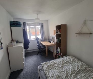 2 Bed Flat, George Lashwood Court, SW9 - Photo 3