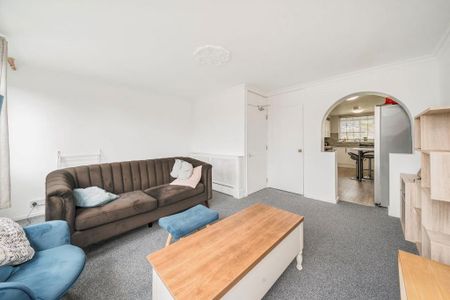 4 bedroom flat to rent - Photo 2