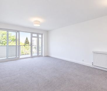 3 Bed Penthouse, Alwoodley, LS17 - Photo 2