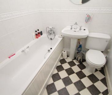 2 bedroom semi-detached house to rent - Photo 6