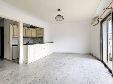 Location Appartement 1 pièce 32m² NICE 06000 - Photo 2