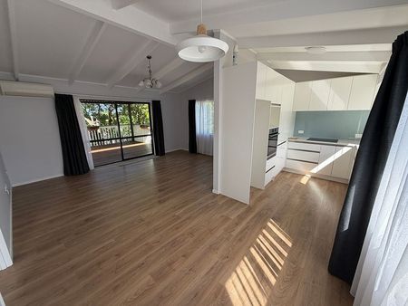 Sunny 3-Bedroom Home in Massey - Large Deck & Yard - Photo 2