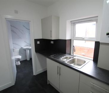 4 bedroom flat to rent - Photo 3