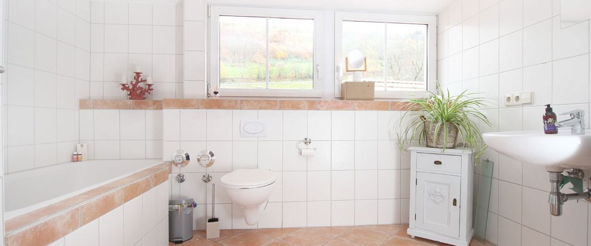 Geschmackvolle 6,5-Zimmer-Wohnung im Kleinen Wiesental zu vermieten - Photo 1