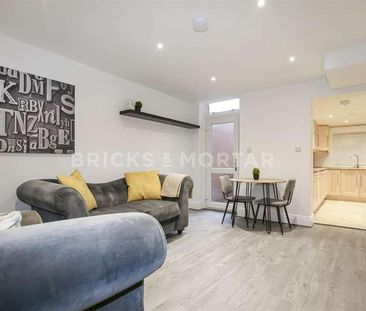 (professional House Share) Telford Street, Gateshead, NE8 - Photo 2