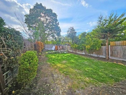 Geariesville Gardens, Ilford, IG6 - Photo 1