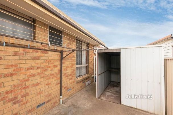 2/5 Alma Court, Springvale - Photo 1