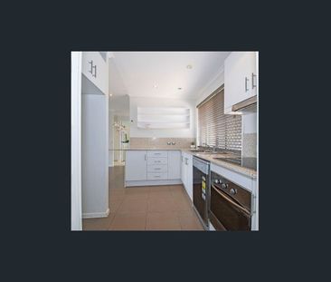 LOCATION! LOCATION! Cul-de-Sac 2 Bedroom PLUS Study !! - Photo 5