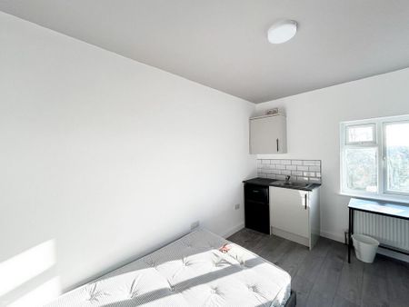 1 bedroom in a house share to rent - Photo 3