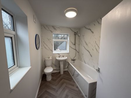 4 bed Terraced - To Let - Photo 5