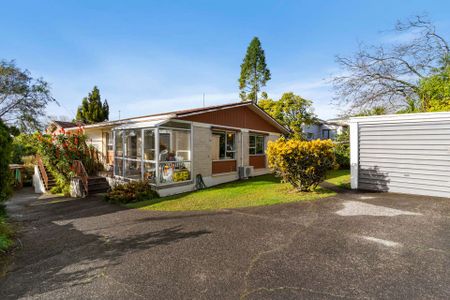 Neat and tidy 2 bedroom unit on top street - Photo 5