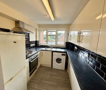 2 bed flat to rent in London Road, Slough, SL3 - Photo 2