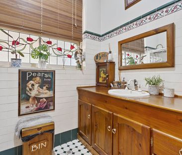 Tranquil Living In MacDonald Park! - Photo 6