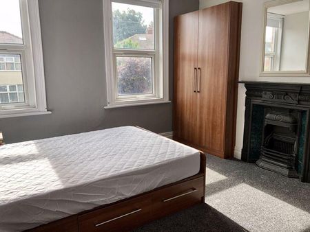 4 bedroom terraced house to rent - Photo 4