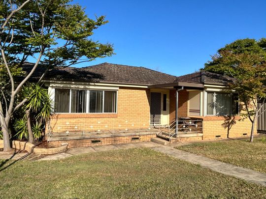 Spacious Four Bedroom Brick Home&excl;&excl; - Photo 1