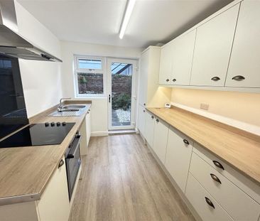 2 bedroom apartment to rent - Photo 4