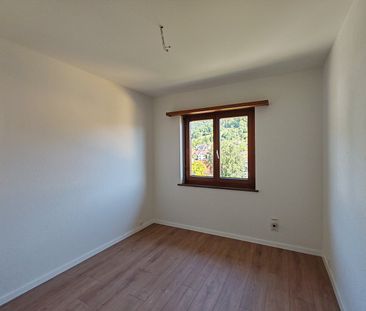 Erstbezug nach Renovation – Helle 4.5-Zimmer-Wohnung mit zwei sonni... - Photo 1