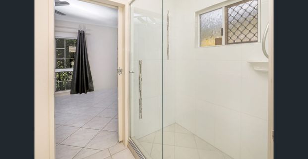 Spacious 3-Bedroom Home with Pool and Patio Bliss - Photo 1