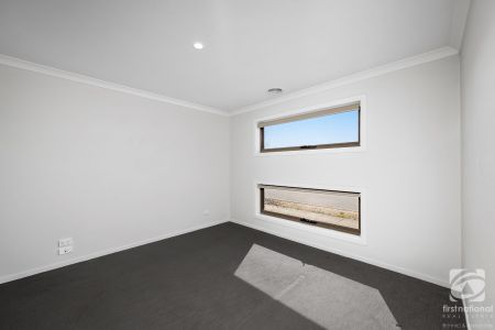 SPACIOUS 4-BEDROOM HOME WITH MODERN COMFORT - Photo 3