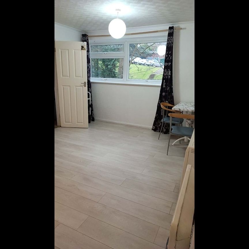 1 Bed Flat, Rutland Court, LU2 - Photo 1