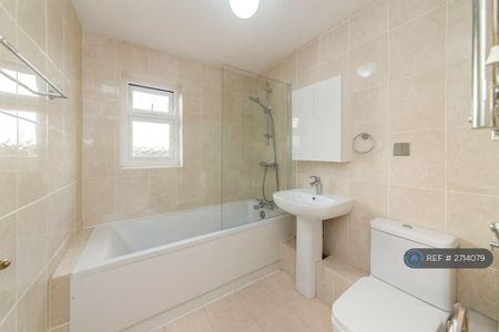 3 bedroom flat to rent - Photo 5