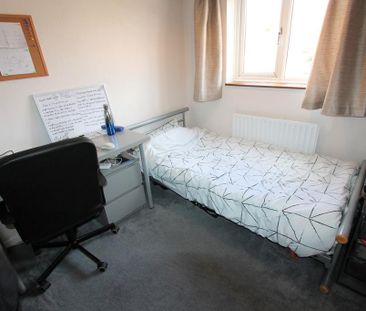 3 bedroom flat to rent - Photo 2