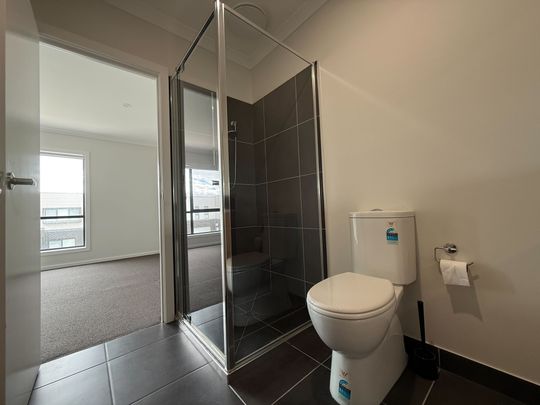 Modern 3-Bedroom Home with 2 Bathrooms and Single Garage - Photo 1