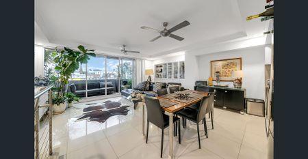 AMAZING LOCATION, CITY VIEWS, FULLY FURNISHED LARGE 3 BEDROOM 2 LEVEL 2 BATHROOM AND TOILET - Photo 5