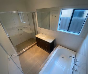 MODERN 3 BEDROOM HOME WITH TWO LIVING AREAS - Photo 5