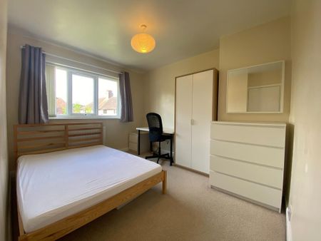 3 bedroom semi-detached house to rent - Photo 4