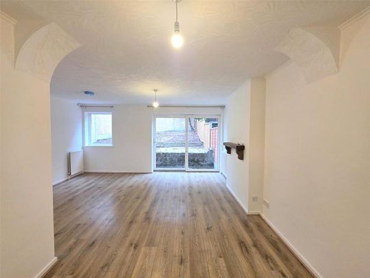 3 bedroom end of terrace house to rent - Photo 1