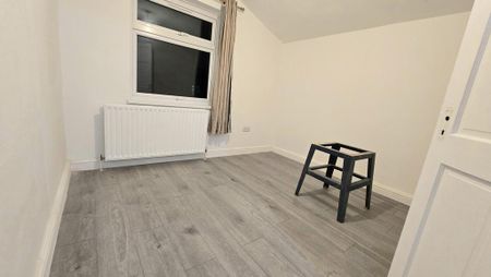 4 bedroom terraced house to rent - Photo 4