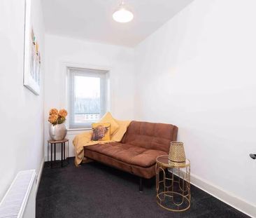 3 bedroom flat to rent - Photo 2