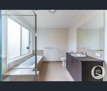 2/7 Rosewood Mews, Golden Square, Vic 3555 - Photo 1