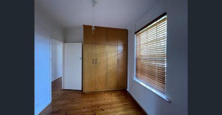 Big backyard, big garage, character home - Photo 3