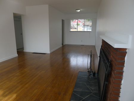 Upper Level – 708 5th Street E, North Vancouver Bc V7l 1m9 - Photo 2