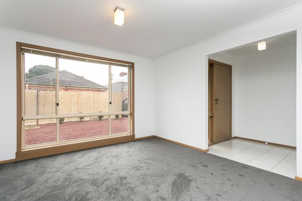 Spacious 3 Bedroom Unit - Photo 1