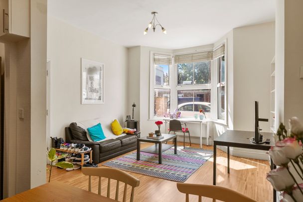 2 Bed Flat, Wendell Road, W12 - Photo 1