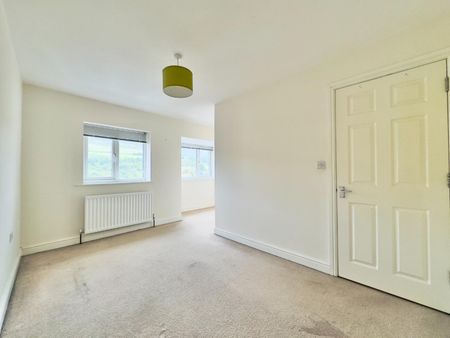 3 bedroom House To Let - Photo 3