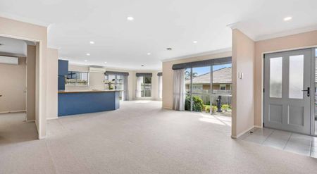 Modern comfort in a convenient Onerahi location - Photo 2