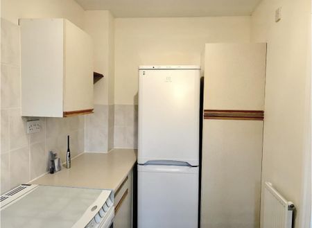 1 bedroom semi-detached house to rent - Photo 2