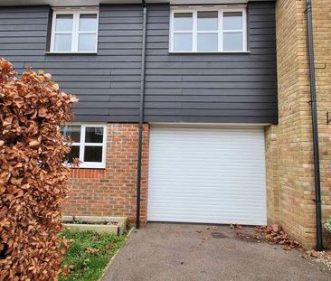 Gwendoline Buck Drive, Aylesbury, HP21 - Photo 3