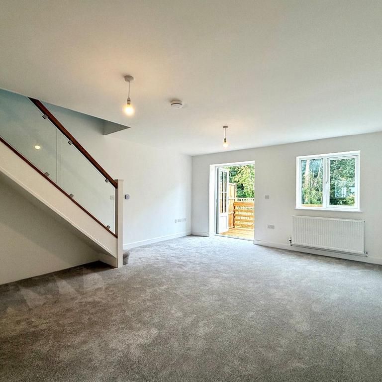 3 bedroom semi-detached house to rent - Photo 1