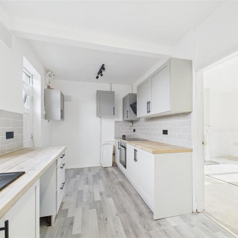 2 bedroom terraced house to rent - Photo 1