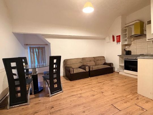 2 bedroom flat to rent - Photo 1