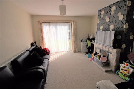 3 bedroom semi-detached house to rent - Photo 2