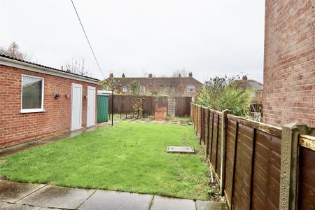 3 bedroom detached house to rent - Photo 4
