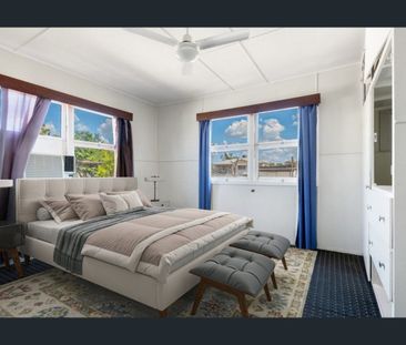 3 Bedroom Home Right In Centre of Town! - Photo 2