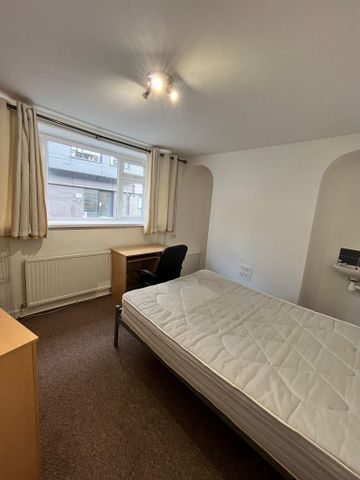 4 bedroom terraced house to rent - Photo 3