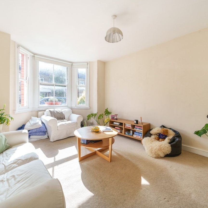 Flat to rent - South Island Place, London, SW9 - Photo 1